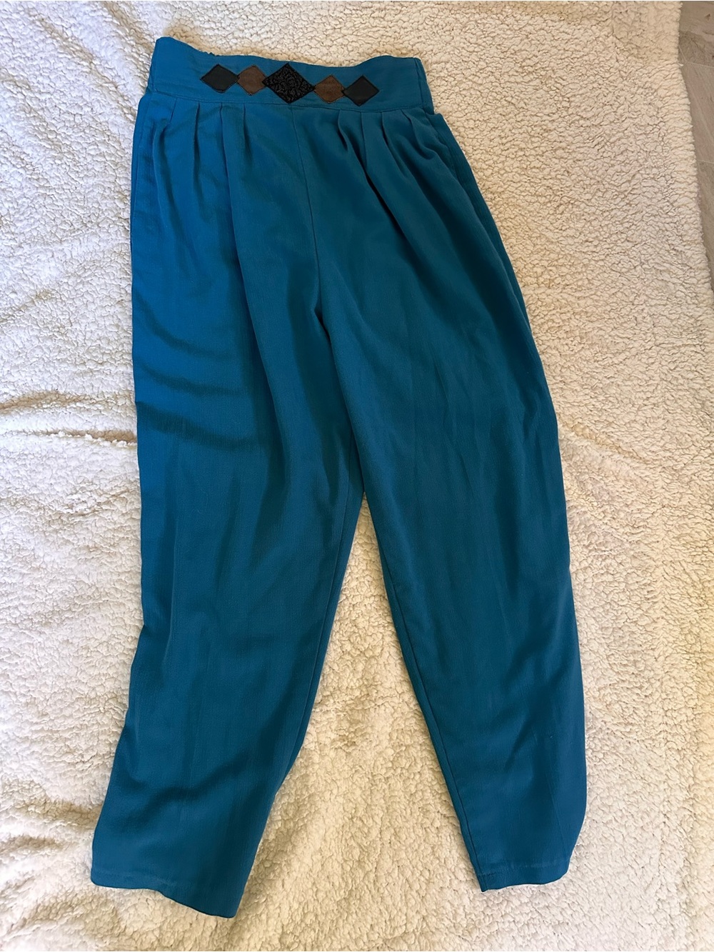 Vintage flowy pants waist detail